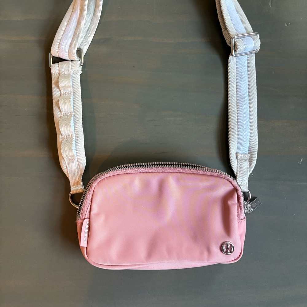 Lululemon Everywhere Crossbody Shoulder Bag